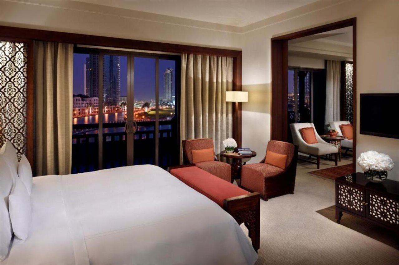 Palace Downtown Ντουμπάι Εξωτερικό φωτογραφία A guest room at the Jumeirah Emirates Towers Hotel