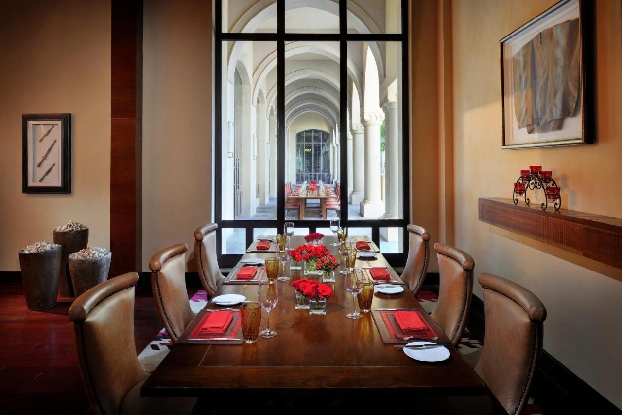 Palace Downtown Ντουμπάι Εξωτερικό φωτογραφία The dining room at the St. Regis